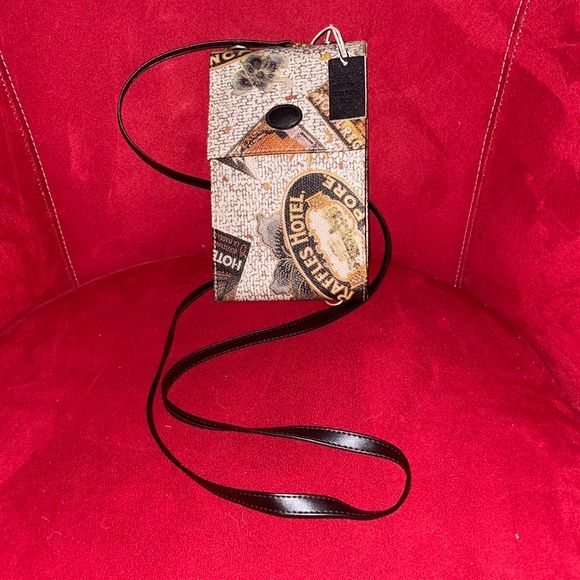 ALLAN EDOUARD CROSSBODY PHONE & CREDIT CARD BAGS - Picture 1 of 4